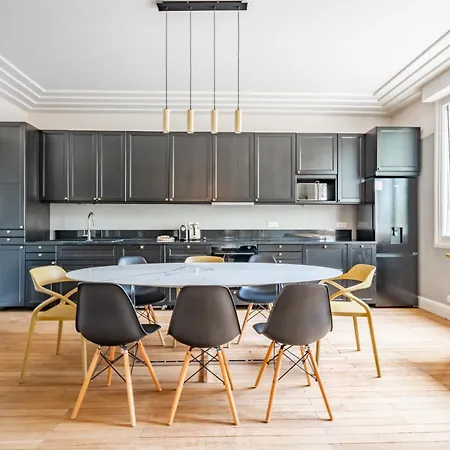Exceptional 220 M2 Paris