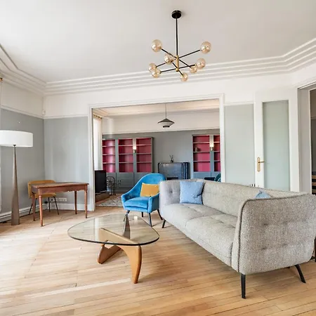 Exceptional 220 M2 Paris