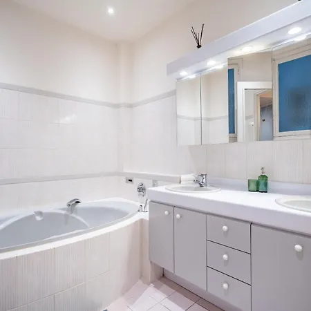 Lägenhet Exceptional 220 M2 *